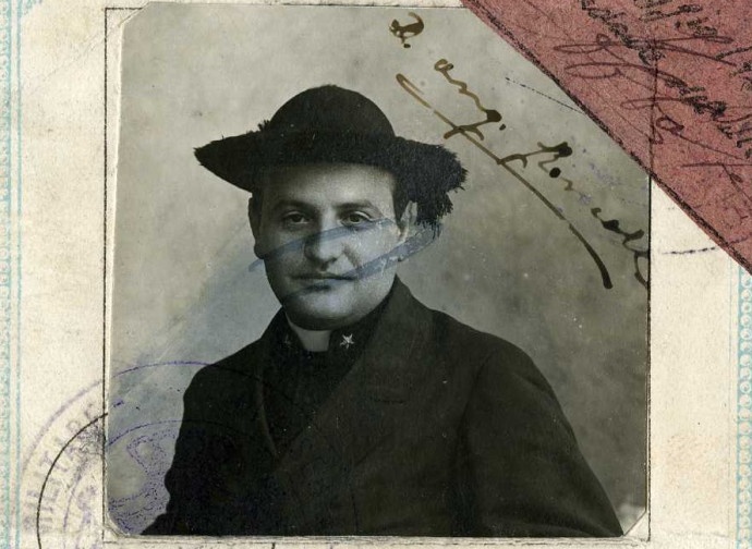 Un giovanissimo don Angelo Roncalli in divisa Un giovanissimo don Angelo Roncalli in divisa