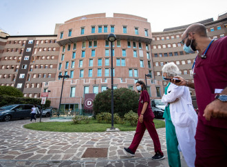«Ospedali affollati, ma più della metà va curato a casa»