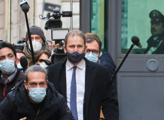 I grillini vogliono Draghi e fingono di consultare gli iscritti