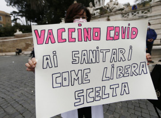Primo: liberare subito medici e infermieri sospesi