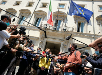 Partiti in fibrillazione, governo appeso alle trame