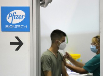 Pfizer, fine sperimentazione: ok politico, non scientifico