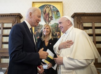 Comunione agli abortisti, l'assist del Papa a Biden
