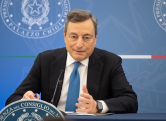 No vax fuori dalla società. Draghi normalizza l'apartheid