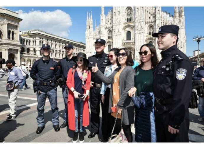 Ecco a che cosa servono i poliziotti cinesi