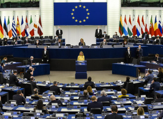 L'Ue a trazione franco-tedesca lascia a piedi l'Italia