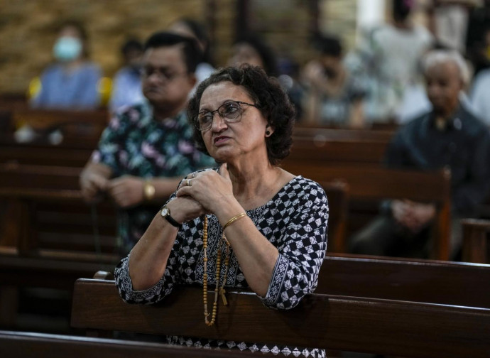 Cristiani in preghiera in India (foto LaPresse) Cristiani in preghiera in India (foto LaPresse)