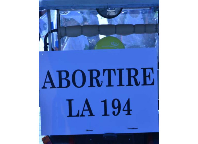 "Abortire la 194" alla Marcia per la Vita "Abortire la 194" alla Marcia per la Vita