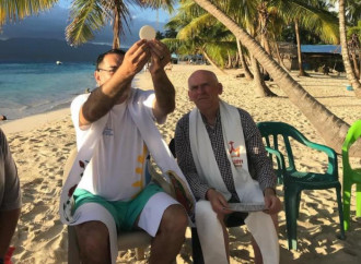 "Vamos a la playa", celebra il vescovo rivoluzionario