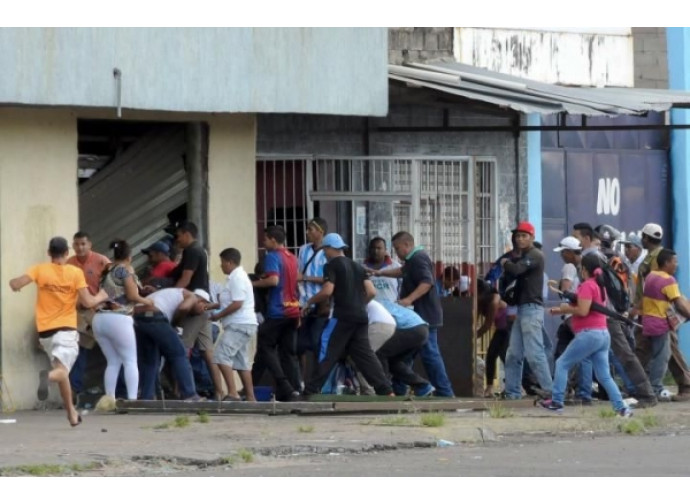Un saccheggio in Venezuela Un saccheggio in Venezuela
