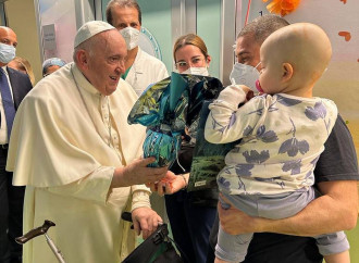 Il Papa lavora, battezza e torna in Vaticano