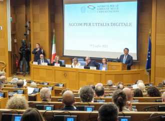 L'Agcom lancia l'allarme: «Regolamentare i colossi del web»