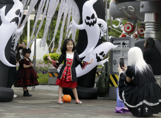 Halloween si insinua in casa cattolica e i preti aprono le porte