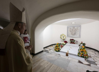 Gänswein celebra in San Pietro per Benedetto XVI