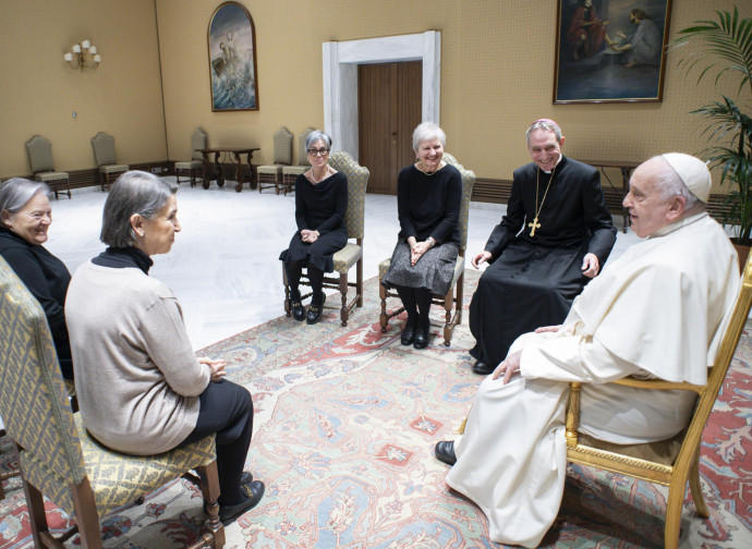 Foto Vatican Media/LaPresse 03-01-2024 Citta\' del Vaticano, Vaticano Cronaca SS Francesco - riceve S.E. Mons. Georg Ganswein con le Memores Domini