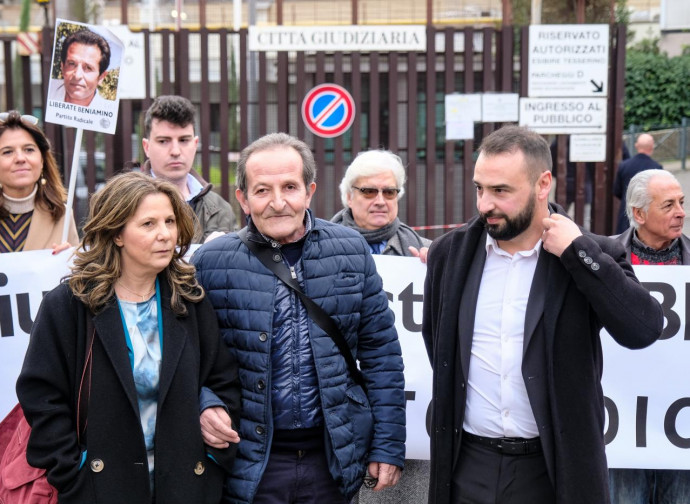 Al centro Beniamino Zuncheddu (foto LaPresse)