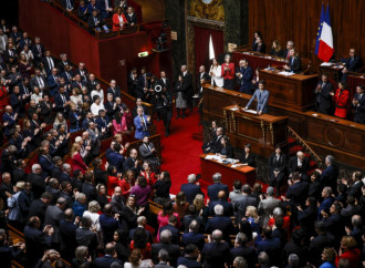 Francia, la democrazia totalitaria realizzata