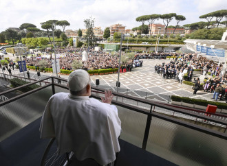 Lievi miglioramenti per il Papa convalescente
