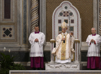 Quattro vescovi ausiliari e tre viaggi apostolici