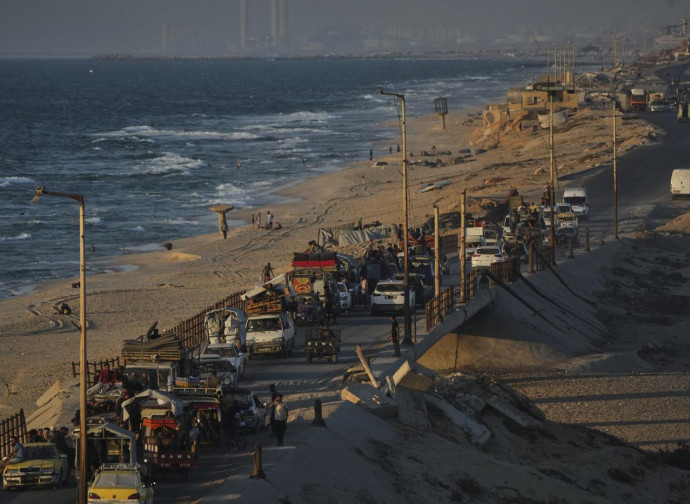 Un'immagine dell'esodo da Gaza, settembre 2025 (Ap/LaPresse)