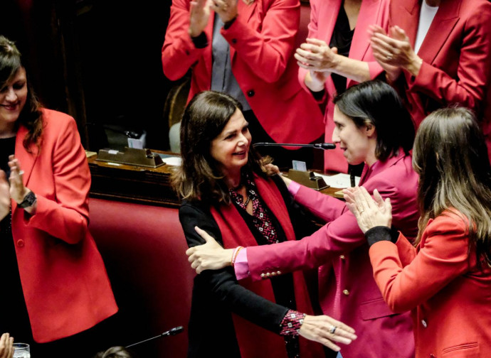 Laura Boldrini ed Elly Schlein alla Camera, 19/11/2025 (LaPresse)