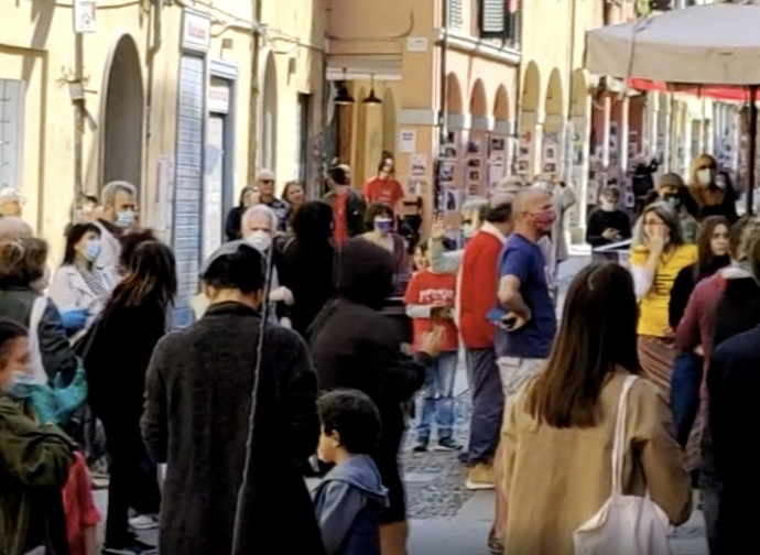 Il 25 aprile in via del Portello a Bologna Il 25 aprile in via del Portello a Bologna
