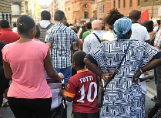 L'ideologia 5 Stelle scarica sulle famiglie l'immigrazione