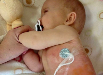 Mamma di 9 bimbi: «Anche mia figlia denutrita e disidratata»