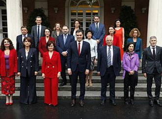 Spagna, il governo arcobaleno di Sanchez
