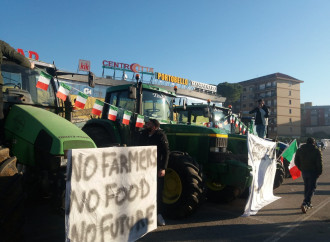 Trattori in rivolta: «Contro diktat europei e sindacati complici»