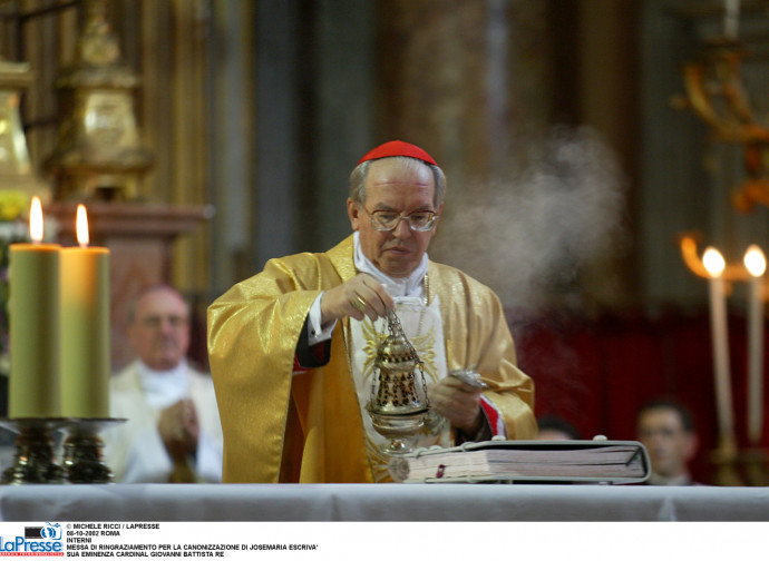 Messa di ringraziamento per la canonizzazione di Josemaría Escrivá. Cardinale G.B. Re, 8 ottobre 2002 (LaPresse) Messa di ringraziamento per la canonizzazione di Josemaría Escrivá. Cardinale G.B. Re, 8 ottobre 2002 (LaPresse)