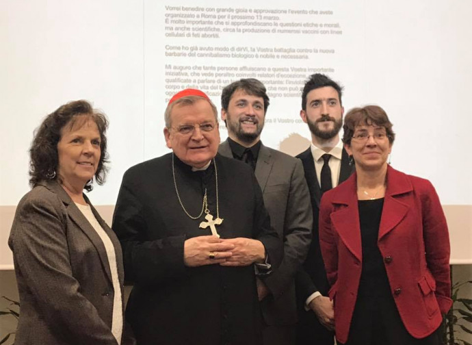 Il cardinal Burke contro gli organizzatori del convegno