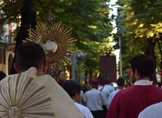 Tra sputacchi e scaricabarile a rimetterci è la processione