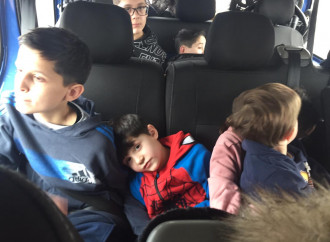 «Noi, italiani sfollati in fuga da Kiev: che strazio i papà respinti»
