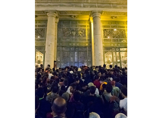 Immigrati davanti ai cancelli della stazione Keleti Immigrati davanti ai cancelli della stazione Keleti
