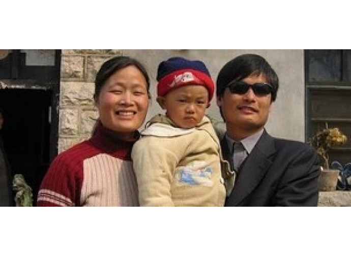 Chen Guiangcheng con la sua famiglia Chen Guiangcheng con la sua famiglia