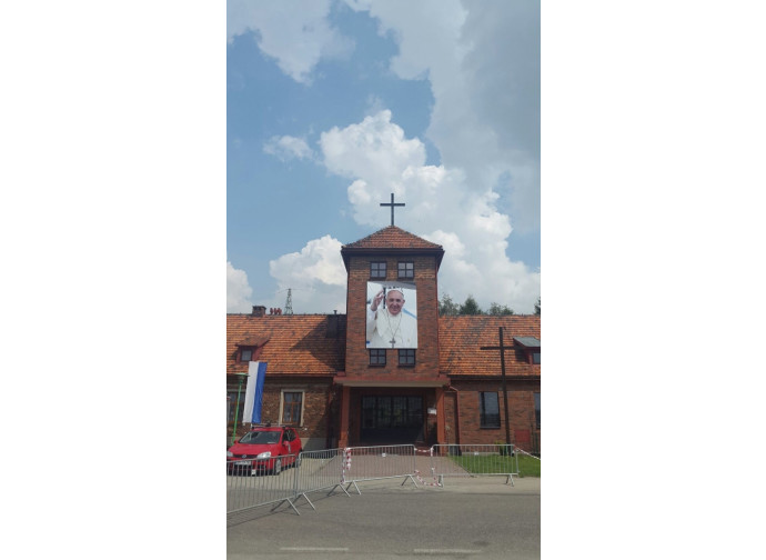 Uno degli ingressi di Auschwitz in questi giorni Uno degli ingressi di Auschwitz in questi giorni