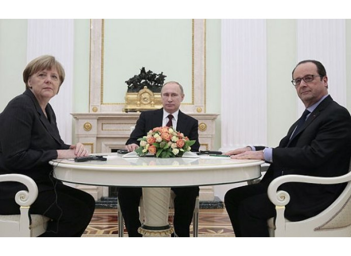 Interessi nazionali: Merkel, Putin e Hollande Interessi nazionali: Merkel, Putin e Hollande