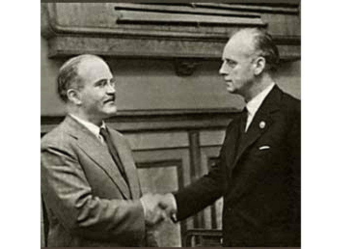 Patto Molotov Ribbentrop (1939) fra nazisti e sovietici Patto Molotov Ribbentrop (1939) fra nazisti e sovietici