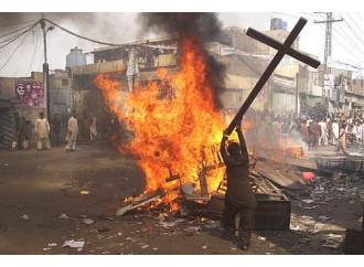 Pakistan, il rogo di due cristiani
E in Europa la libertà di religione è a rischio