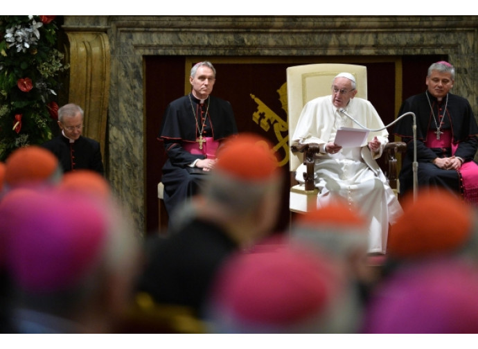 Il Papa con vescovi e cardinali