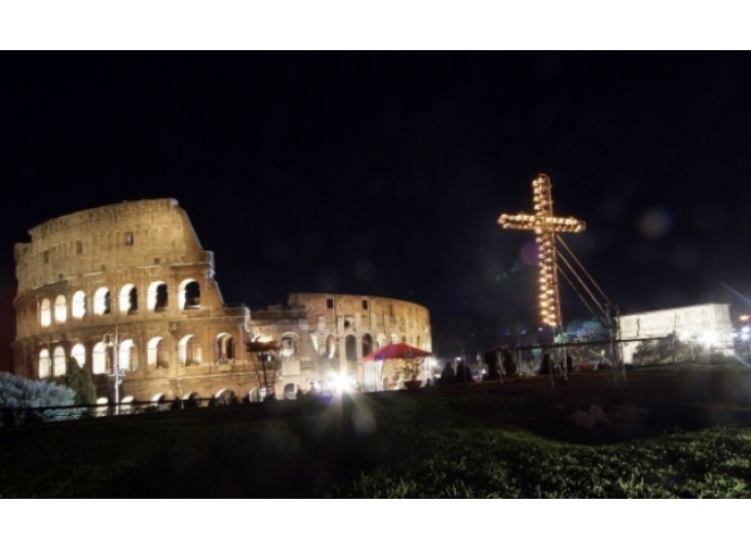 Via Crucis al Colosseo Via Crucis al Colosseo