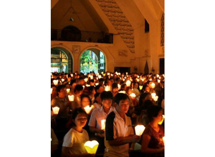 Con Dau (Vietnam) veglia dei cristiani Con Dau (Vietnam) veglia dei cristiani