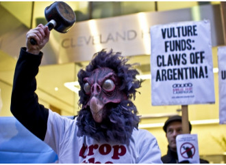 "Fondi avvoltoi"
e "carogne
argentine"