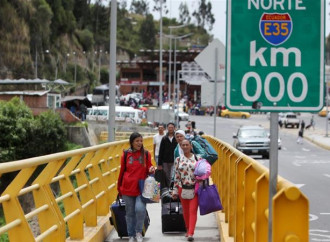 Migliaia di venezuelani chiedono di entrare in Ecuador ogni giorno