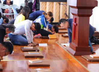 Arrestati in Cina 20 cristiani che pregavano e predicavano per strada