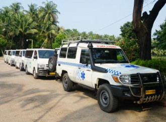 L’Oim riceve dieci nuove ambulanze per assistere i rifugiati Rohingya in Bangladesh