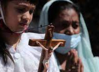 Cristiani indiani in difesa di una chiesa