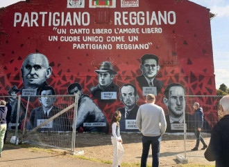 Il murales partigiano vìola il codice stradale (e la storia)