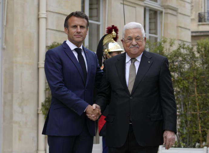 Emmanuel Macron e Mahmoud Abbas